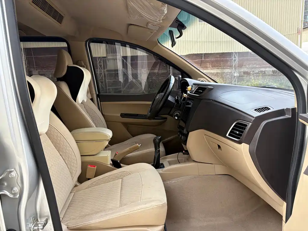 Wuling Hongguang — миниатюра 13