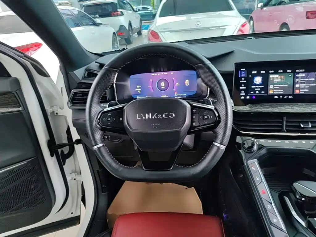 Lynk & Co 06 — миниатюра 11