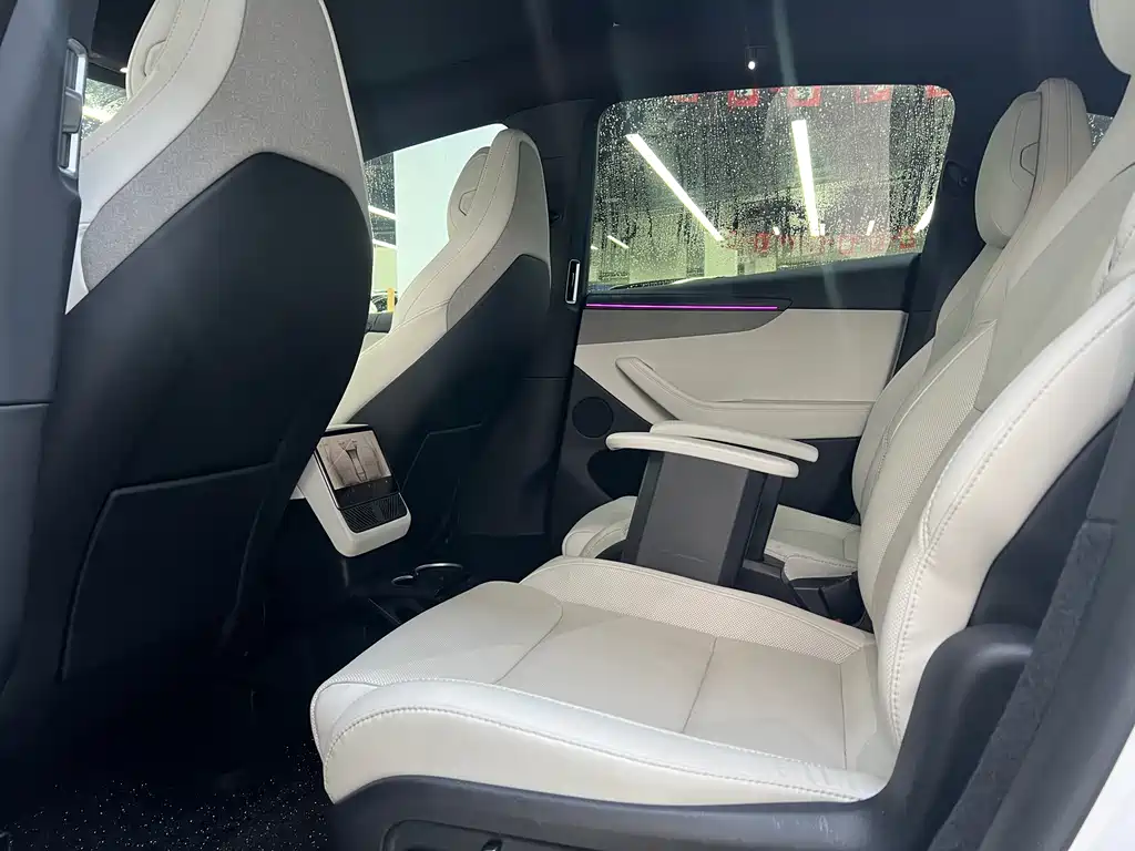 Tesla Model Y L