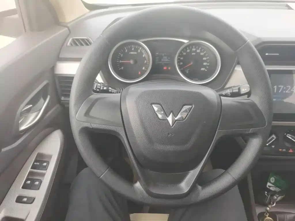 Wuling Hongguang — миниатюра 11