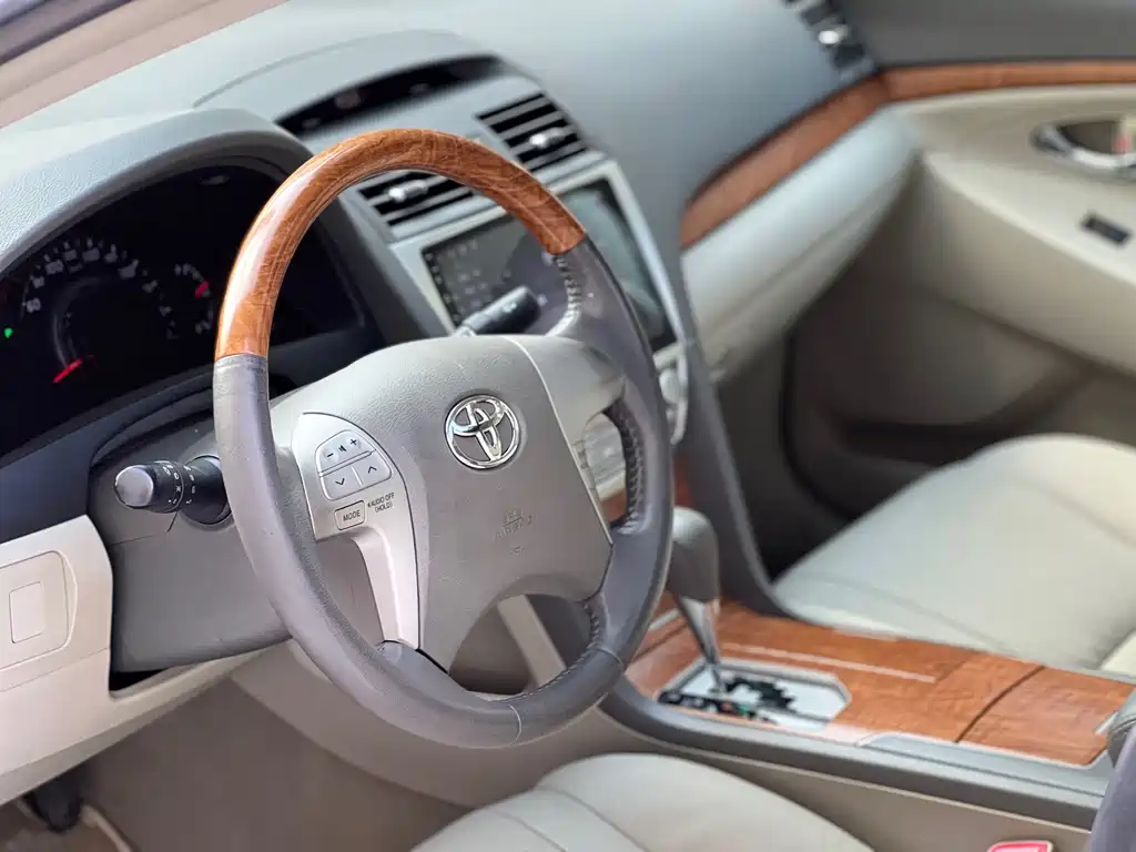 Toyota Camry — миниатюра 4