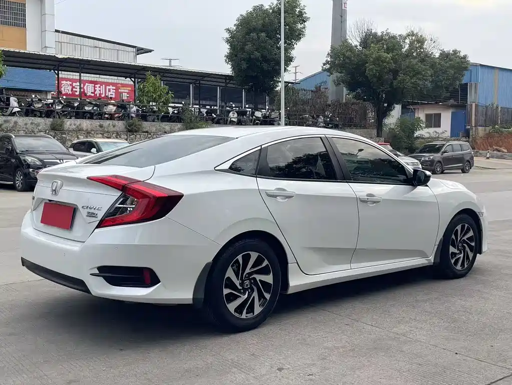 Honda Civic — миниатюра 9