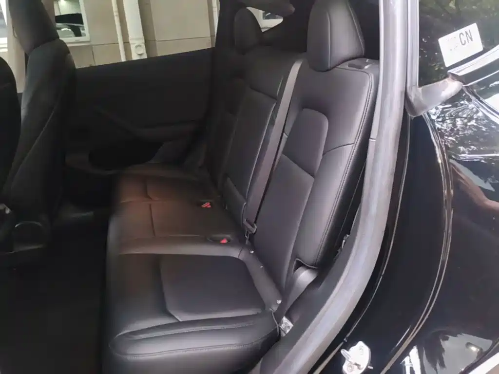 Tesla Model Y — миниатюра 17