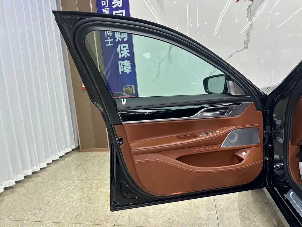 BMW 7 Series — миниатюра 18