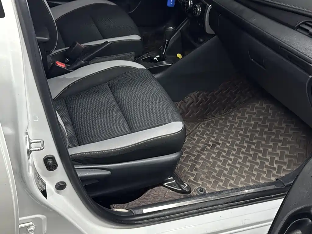 Toyota Yaris L — миниатюра 10