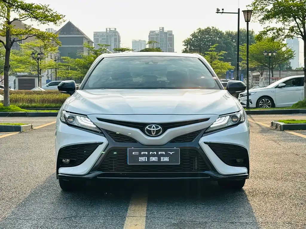 Toyota Camry — миниатюра 2
