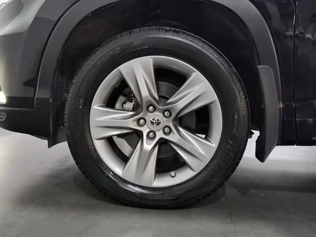 Toyota Highlander — миниатюра 17