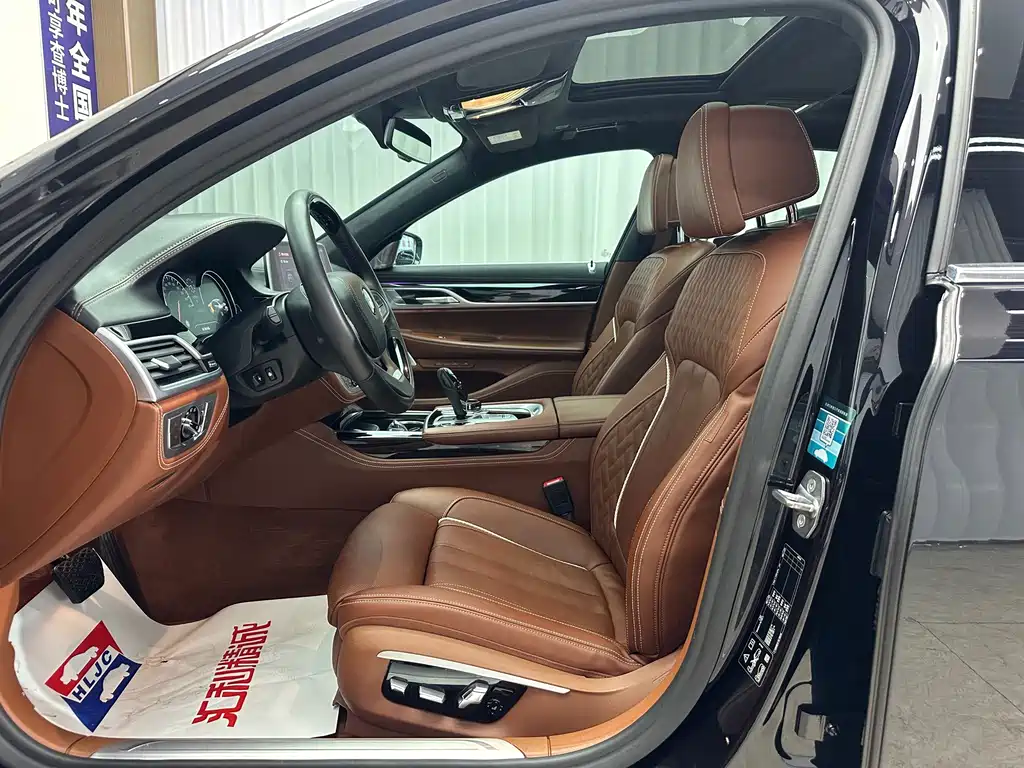 BMW 7 Series — миниатюра 8