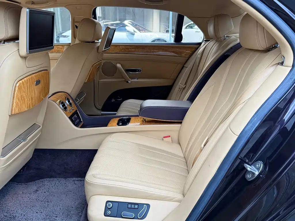 Bentley Flying Spur — миниатюра 7