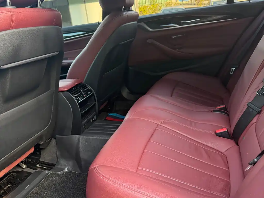 BMW 5 Series — миниатюра 5