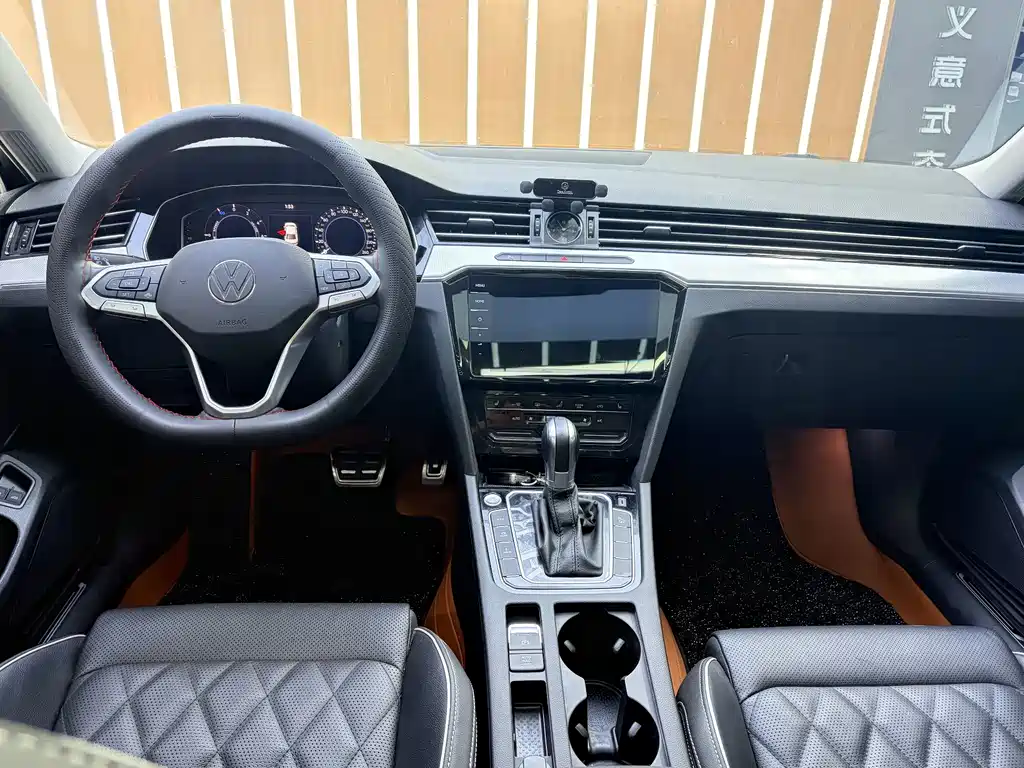 Volkswagen Magotan PHEV — миниатюра 6