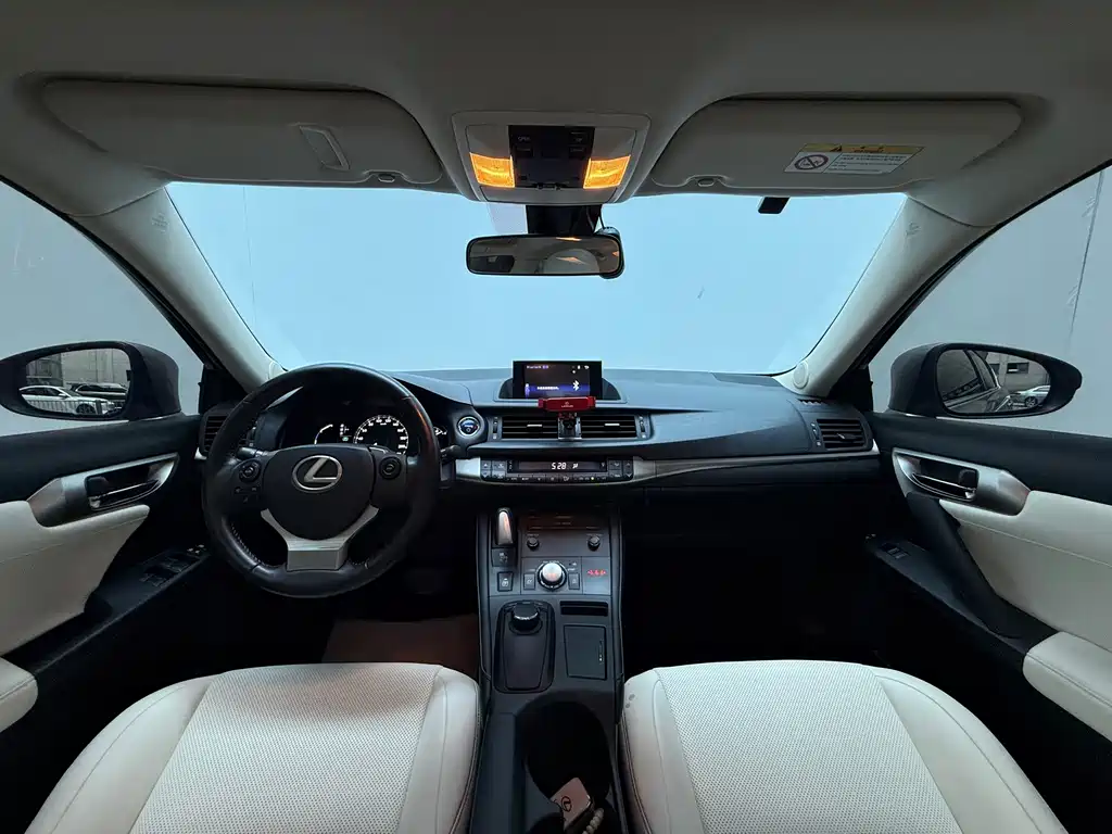 Lexus CT — миниатюра 16