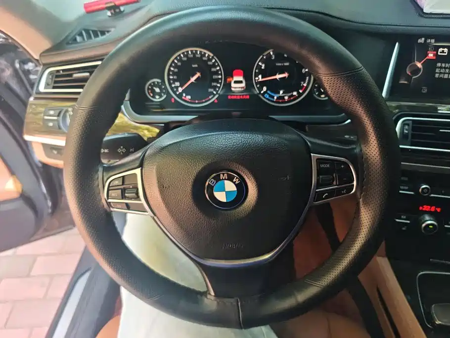 BMW 7 Series — миниатюра 15