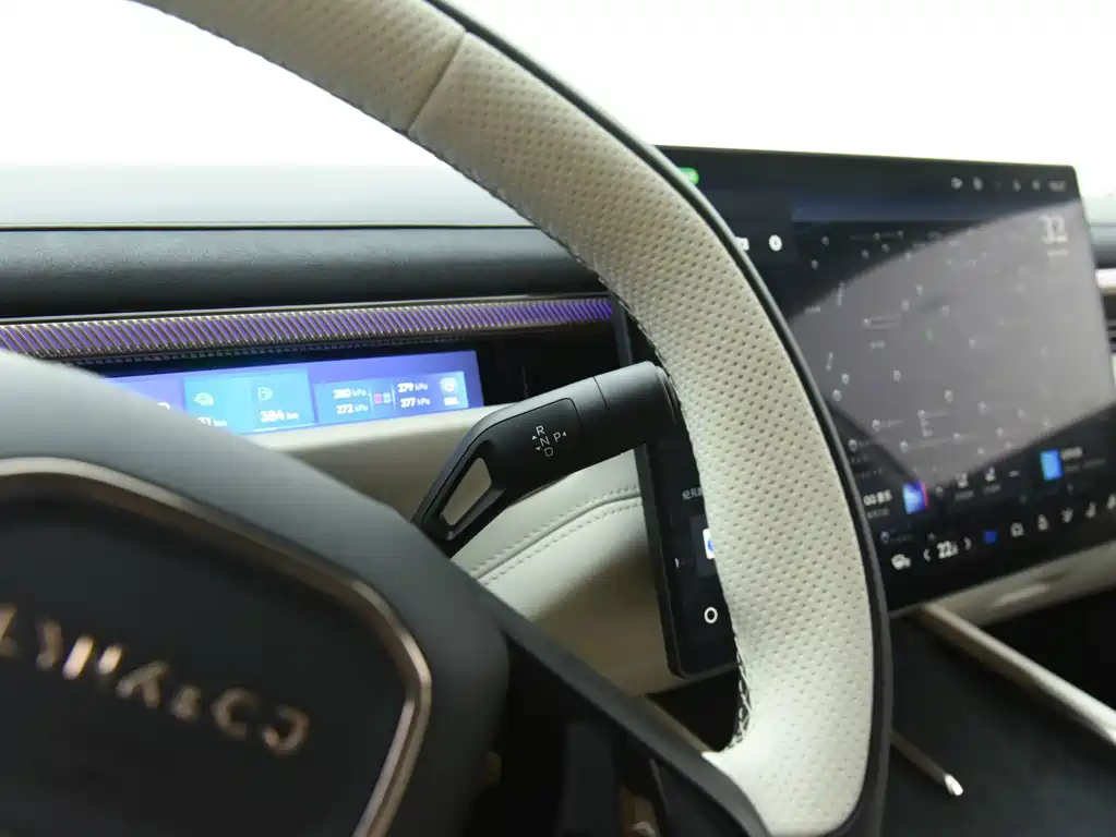 Lynk & Co 10 — миниатюра 11