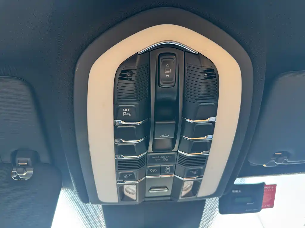 Porsche Cayenne — миниатюра 32