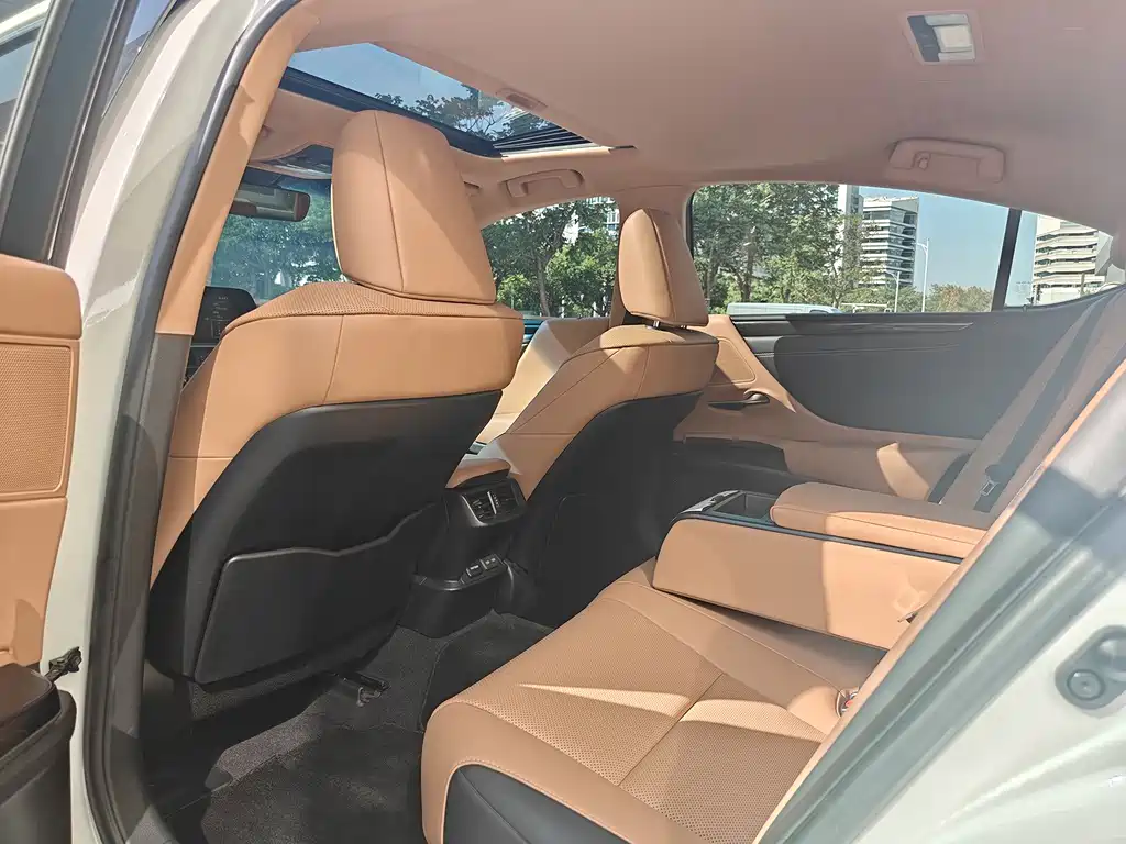 Lexus ES — миниатюра 6