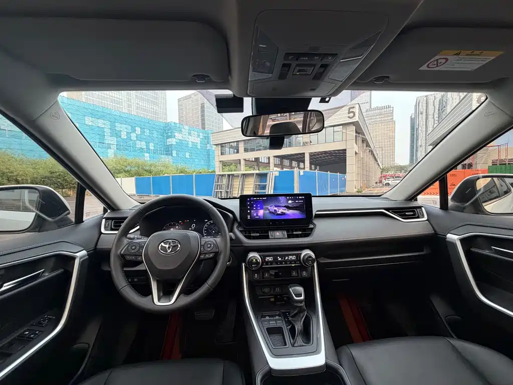 Toyota RAV4 — миниатюра 6