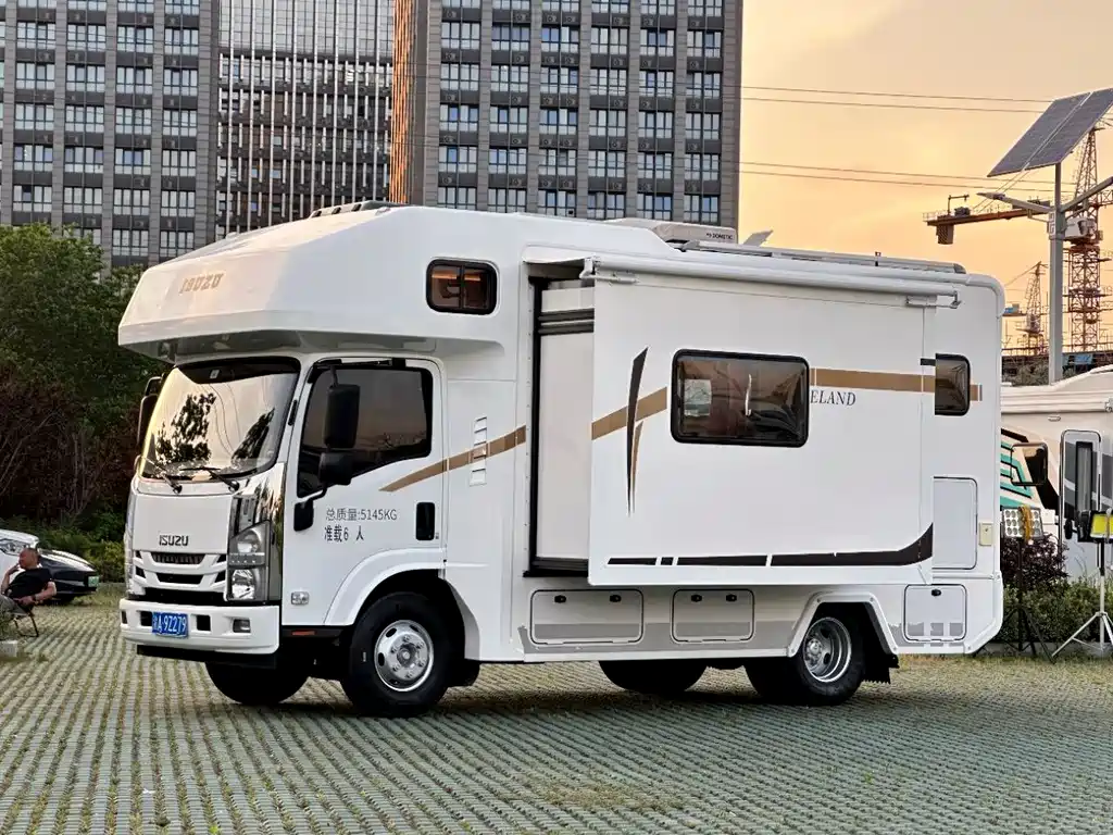 Isuzu  2024