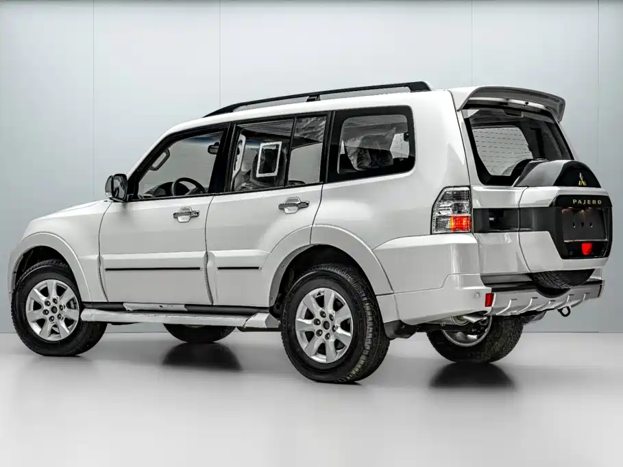 Mitsubishi Pajero (Import) — миниатюра 5