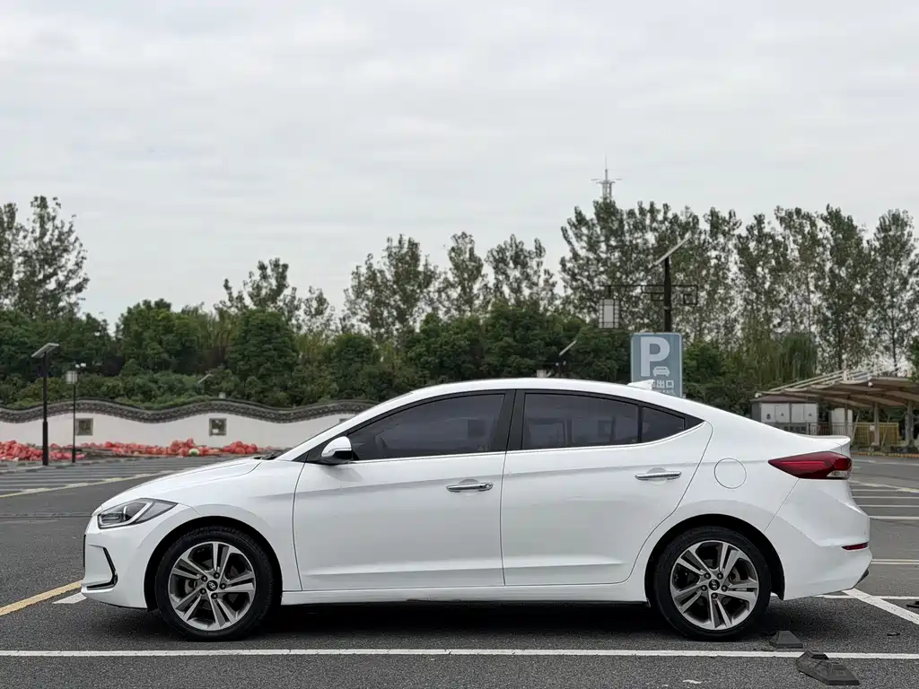 Hyundai Elantra — миниатюра 4