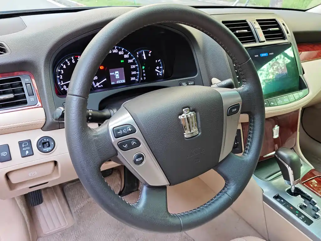 Toyota Crown — миниатюра 6