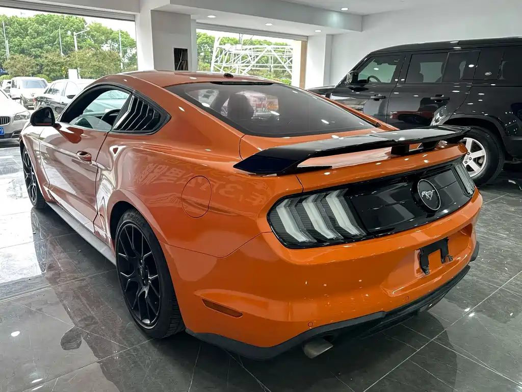 FORD MUSTANG