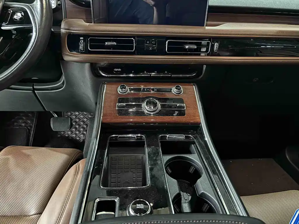 Lincoln Aviator — миниатюра 18