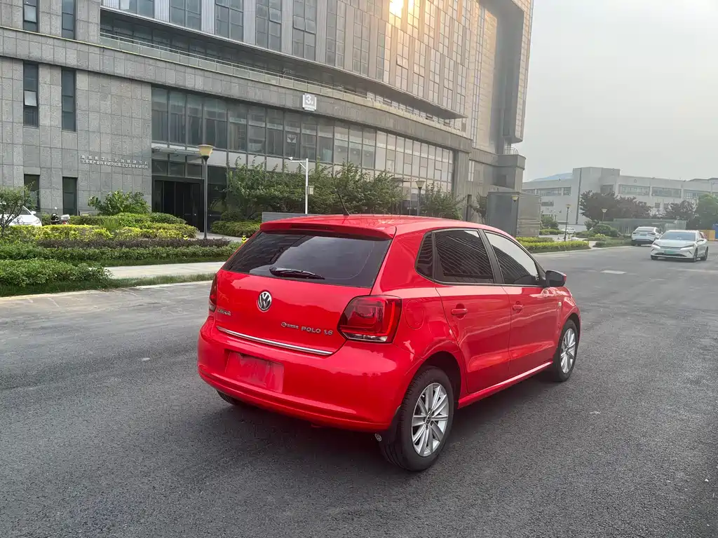 Volkswagen Polo 2013 1.6L AT Luxury