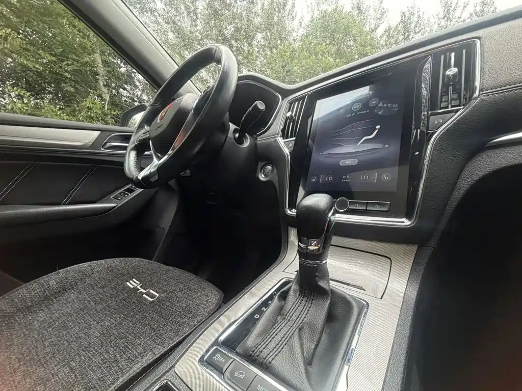 Roewe RX5 New Energy — миниатюра 8
