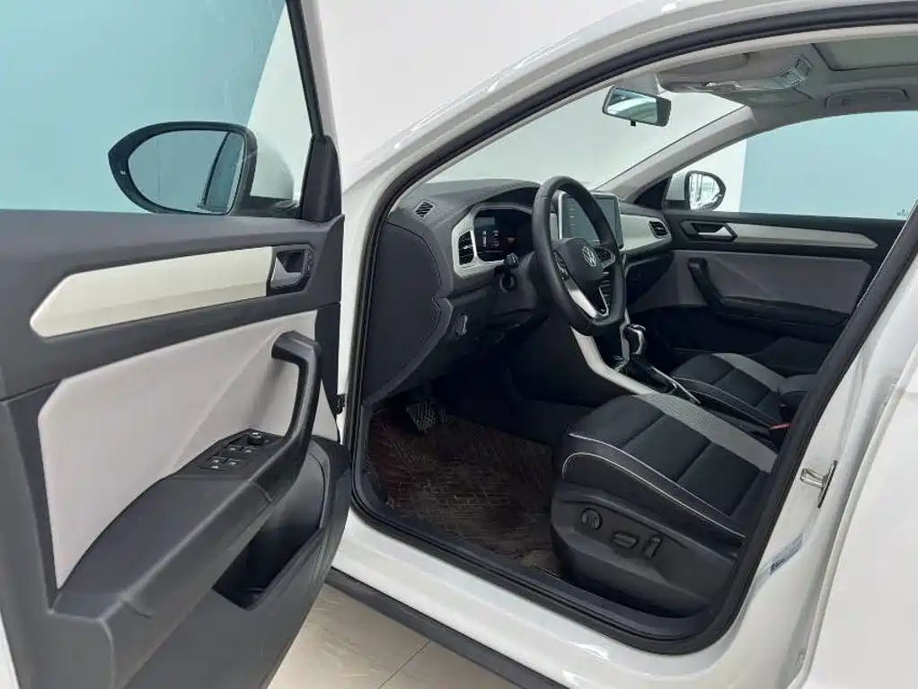 Volkswagen T-Roc — миниатюра 10