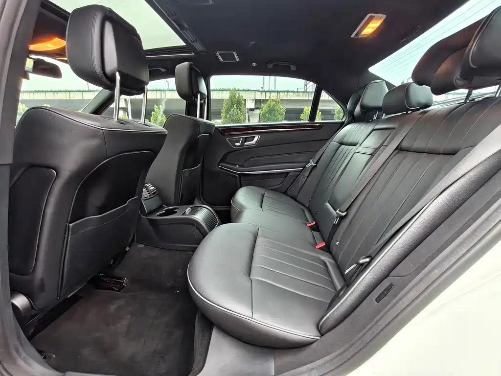 Mercedes-Benz E-Class — миниатюра 21