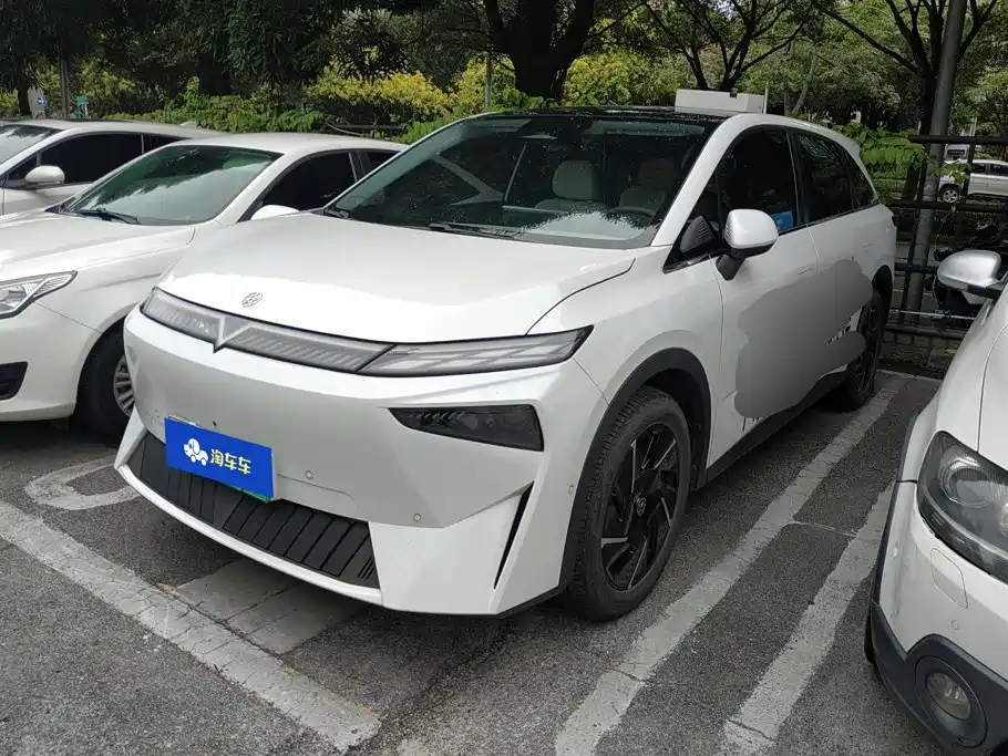 Venucia VX6