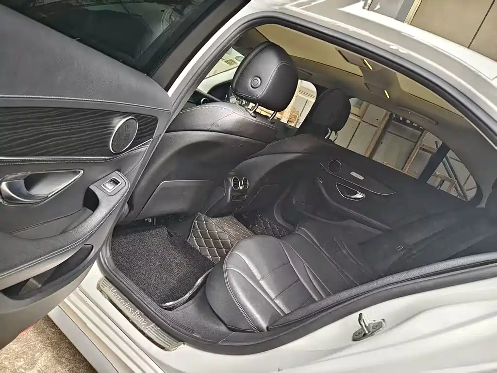 Mercedes-Benz C-Class — миниатюра 4