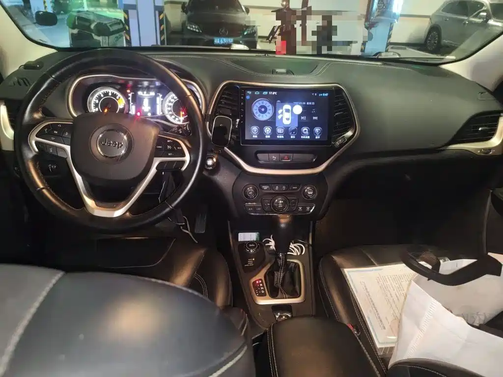 Jeep Cherokee — миниатюра 13