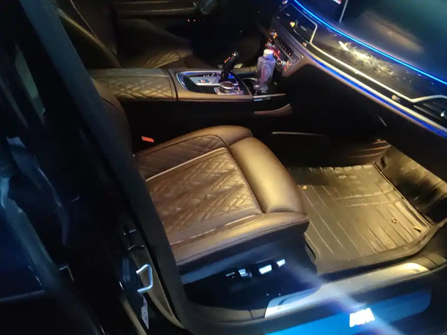 BMW 7 Series — миниатюра 7