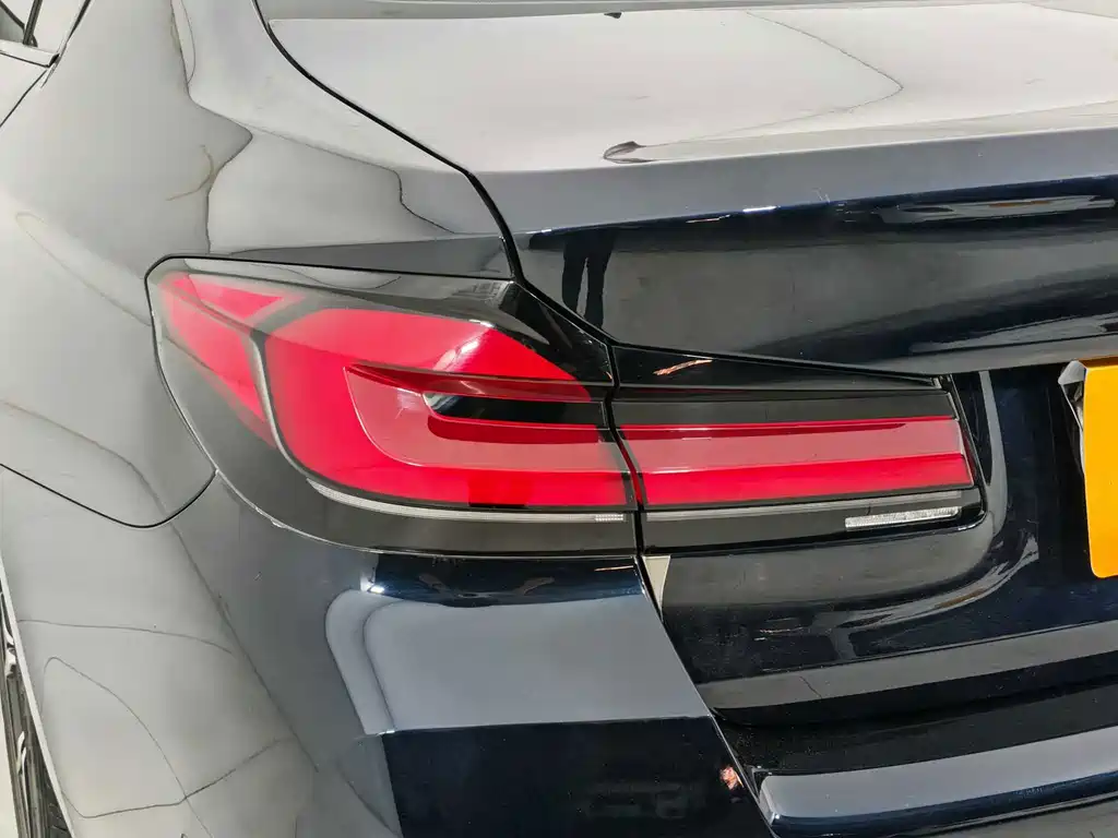 BMW 5 Series — миниатюра 13
