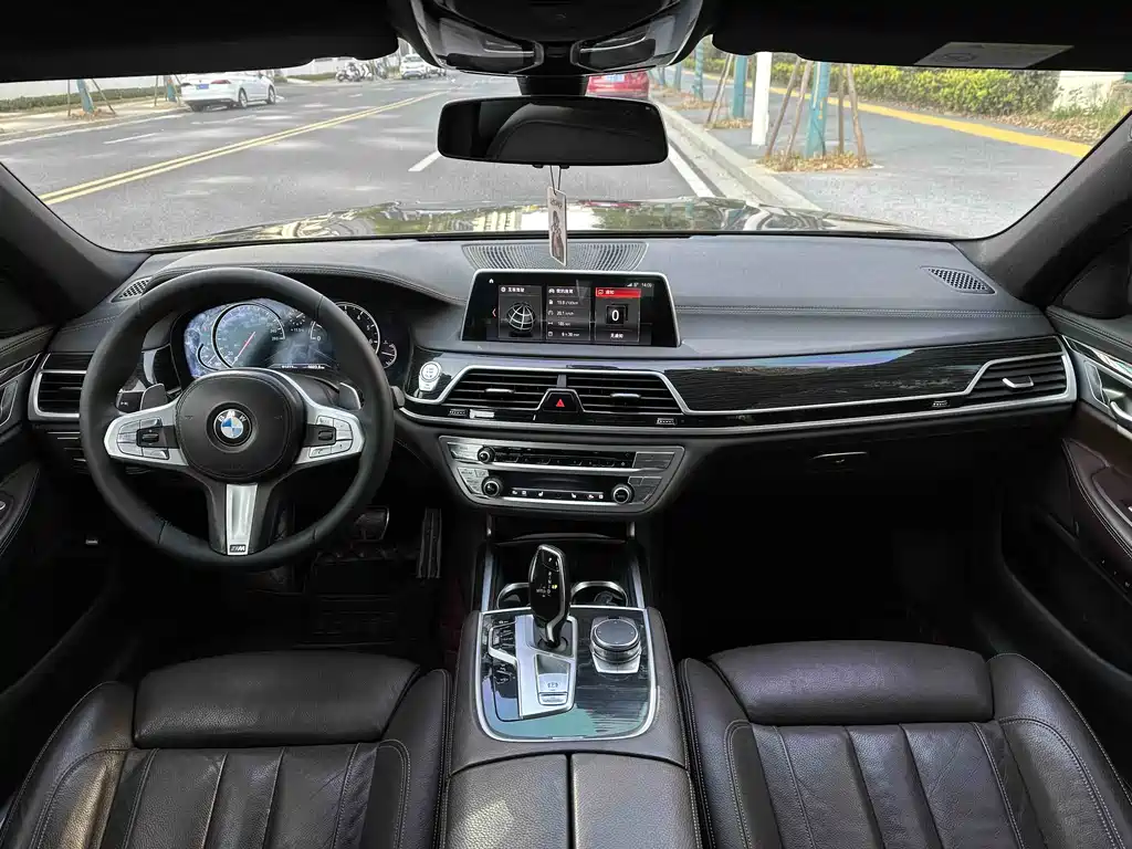 BMW 7 SERIES