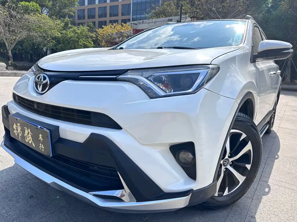 Toyota RAV4 — миниатюра 8