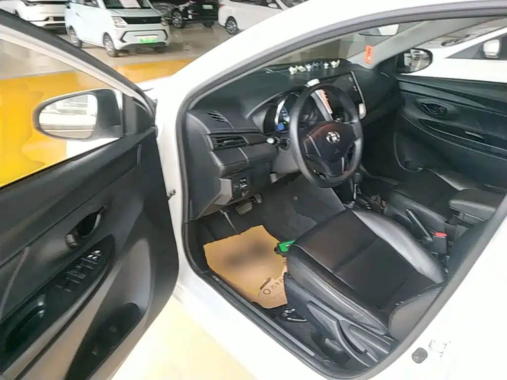 Toyota Yaris L — миниатюра 16