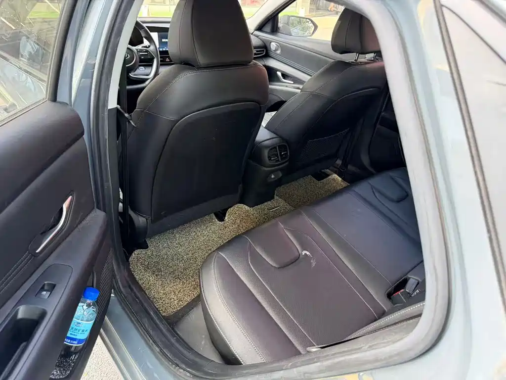 Hyundai Elantra — миниатюра 3