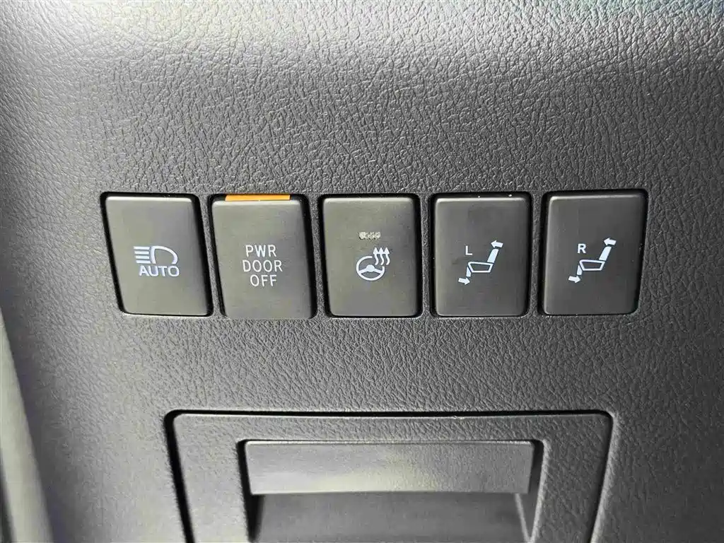 Toyota Vellfire — миниатюра 16