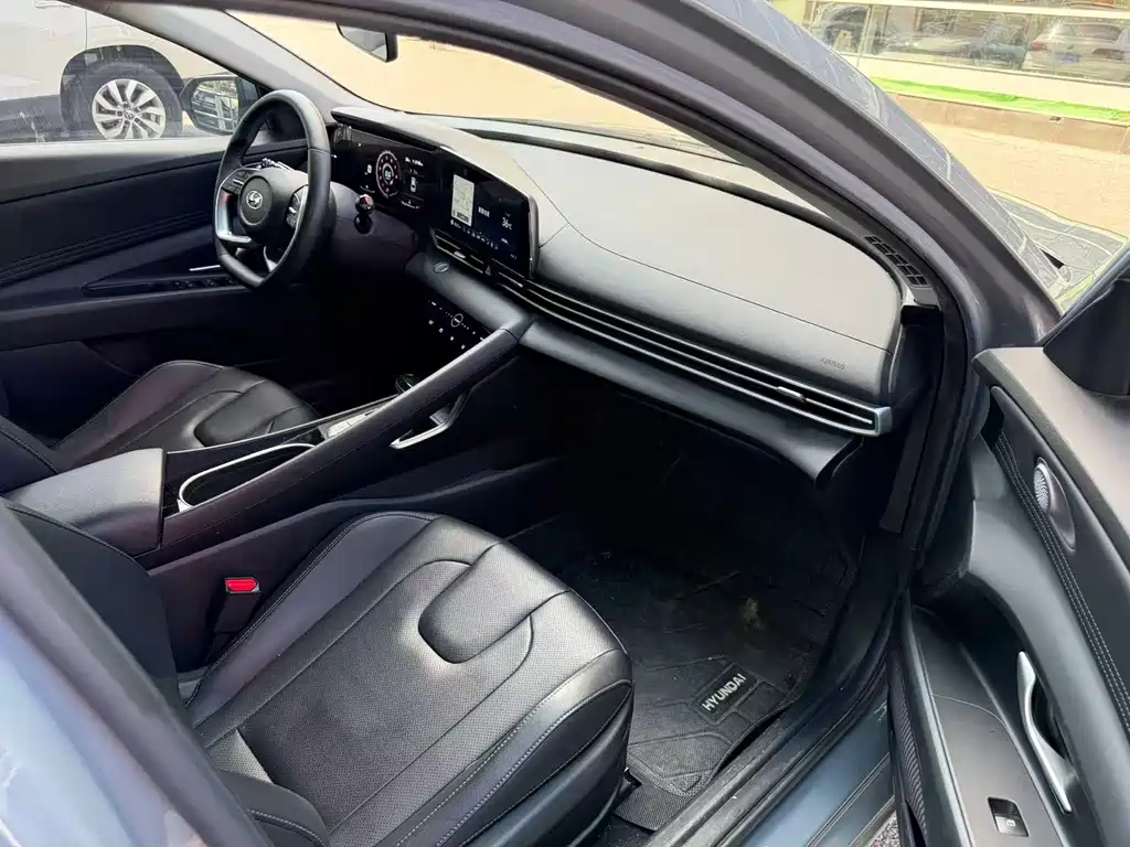 Hyundai Elantra — миниатюра 6
