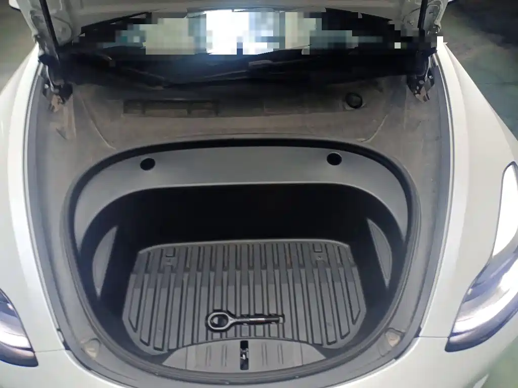 Tesla Model 3 — миниатюра 11