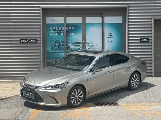 LEXUS  ES 2020