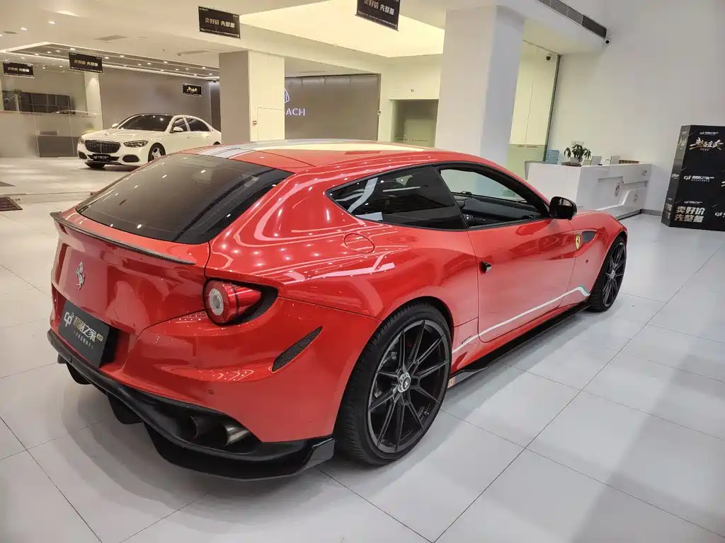 Ferrari FF — миниатюра 5