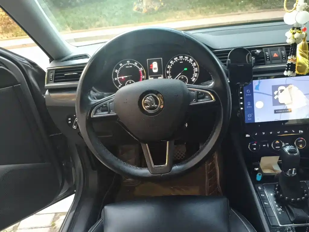 Skoda Superb — миниатюра 3