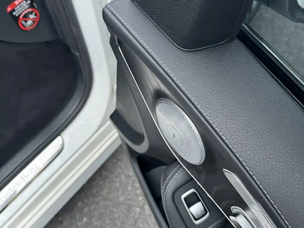 Mercedes-Benz C-Class — миниатюра 13