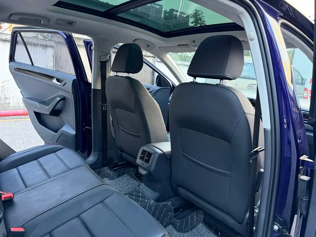 Volkswagen T-Roc — миниатюра 10