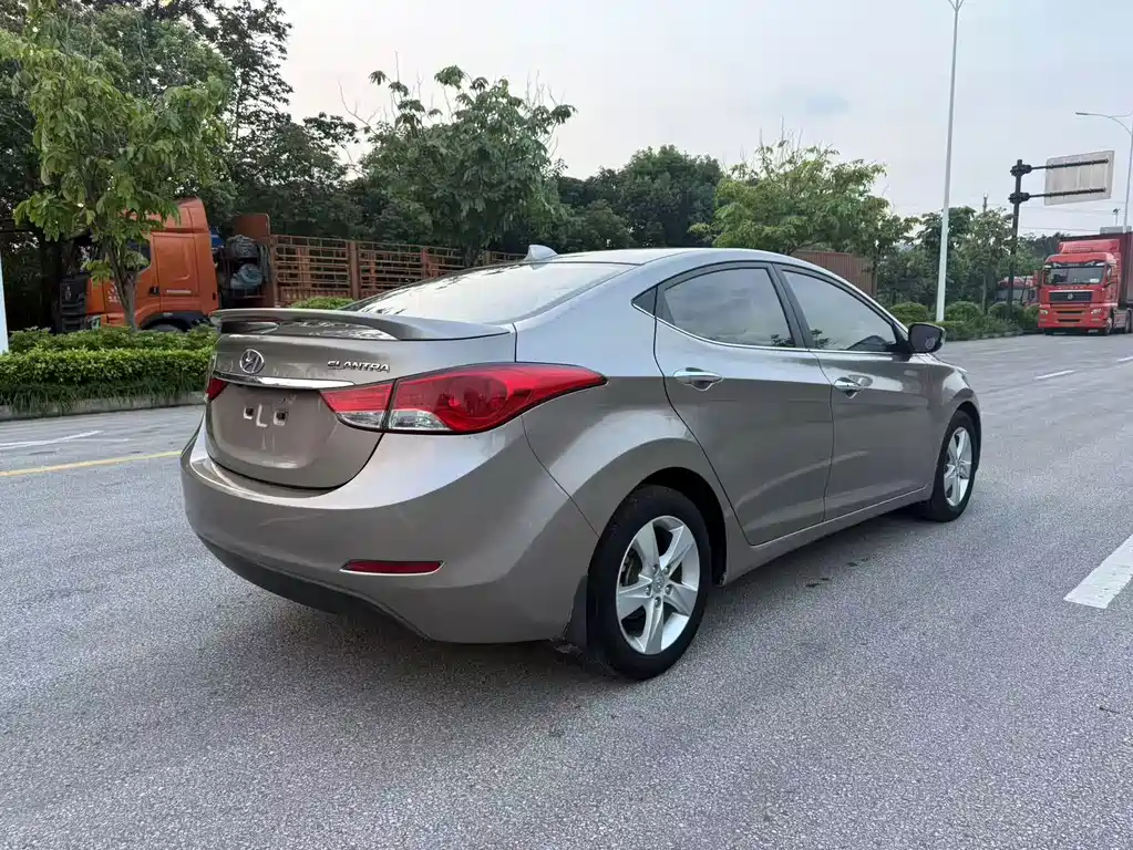Hyundai Elantra Langdong — миниатюра 6