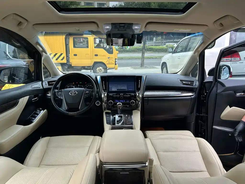 Toyota Vellfire — миниатюра 11